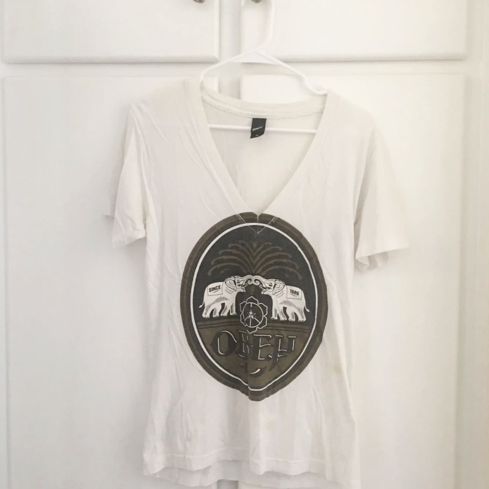 🚫SOLD🚫 OBEY white low v-neck tee